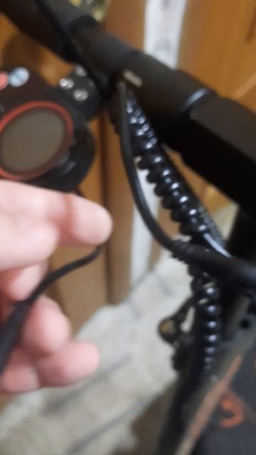 Kugoo Kirin M2+ упали на самокате