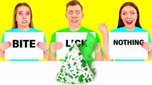 Откуси Лизни или Ничего Челлендж # Эпичная Битва с Едой от Fun Challenge