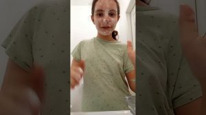показываю как умываюсь