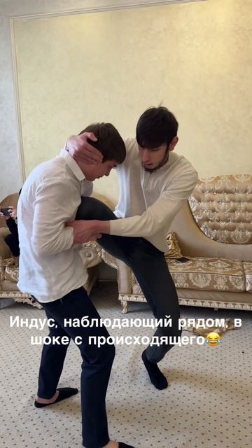 В конце его реакция на происходящее😂