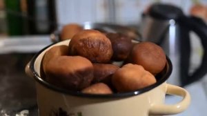 Одинокая бабушка  живёт одна в глухой деревне