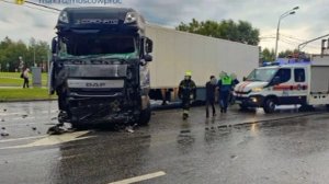 Пешеход погиб в ДТП с автобусом и грузовиком на северо-востоке Москвы, сообщили в столичной Госавтои