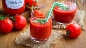 Когда много помидоров, заготавливаю ... 🍅 Томатный сок. Сразу 2 способа: в блендере и по-старинке