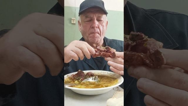 На обед чай и суп гороховый с копчеными рёбрами. Приятного всем аппетита.