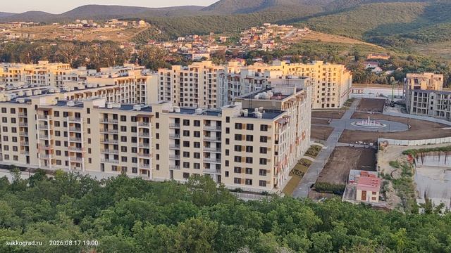 🌅 ЖК «Кипарис» с высоты птичьего полёта: фонтан как сердце комплекса и путь к морю! 🌊