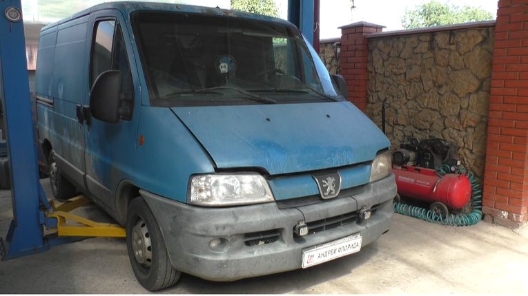 Попытка устранить течь соляры с ТНВД на Peugeot Boxer 2 2,2 дизель Пежо Боксер 2 2002 года