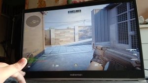 играю в контр страйк