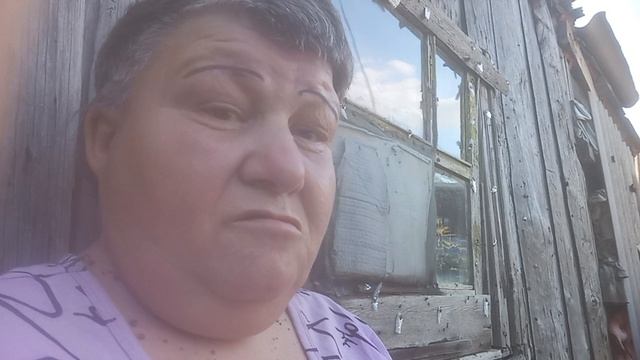 здеся света седить возле дома слухает птичек и крики 👍👍👍👍👍👍👍👍👍👍