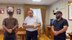 Магомед Эльдерханов поблагодарил братьев Алиевых за мужество и верность воинскому долгу