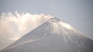 Момент пеплового выброса Ключевского вулкана попал на видео