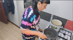 Она плюётся и ругается. Заготовки на зиму, вкусно готовим.