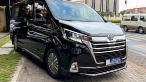 TOYOTA GRANVIA PREMIUM 2026 года — роскошный 9-местный минивэн. Обзор автомобилей