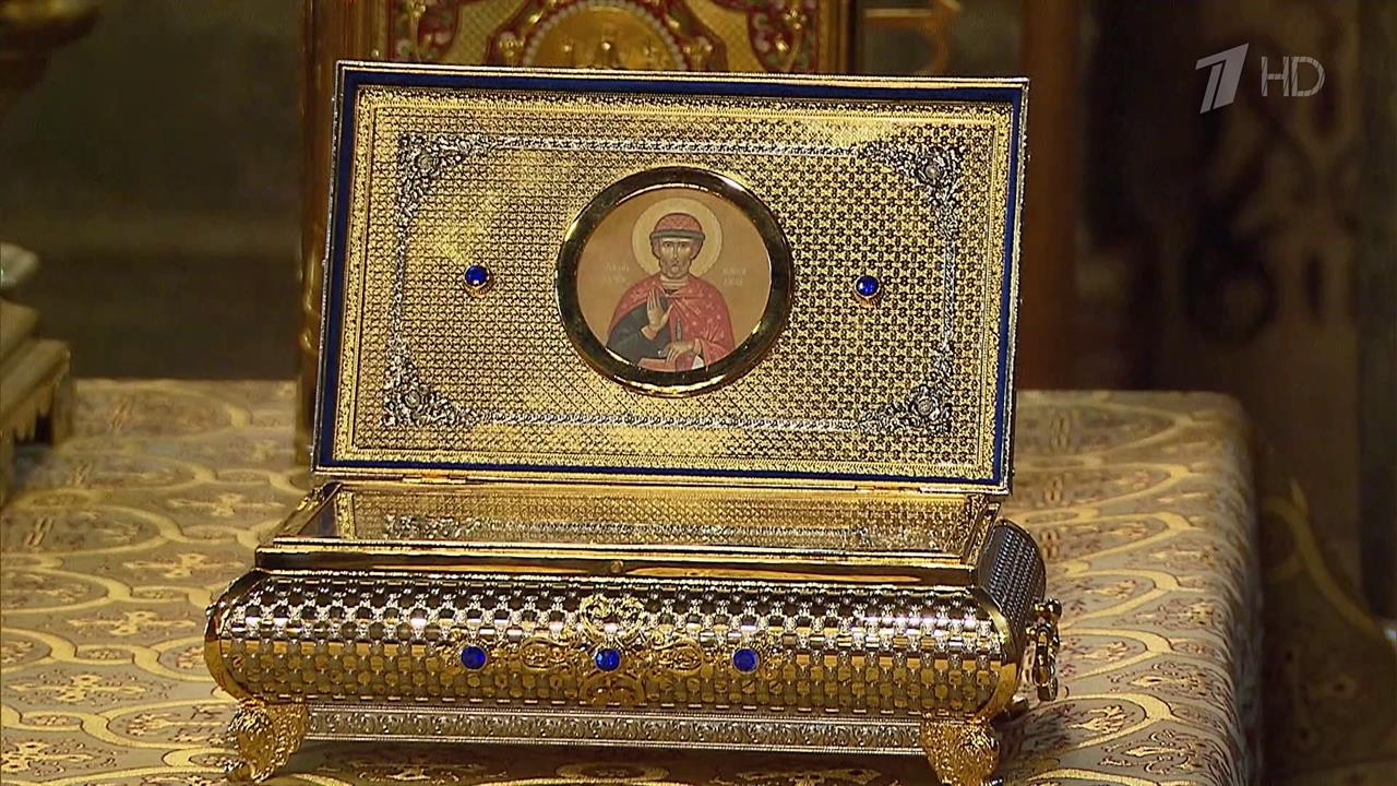 В Архангельском соборе Кремля состоялся молебен у мощей Дмитрия Донского.