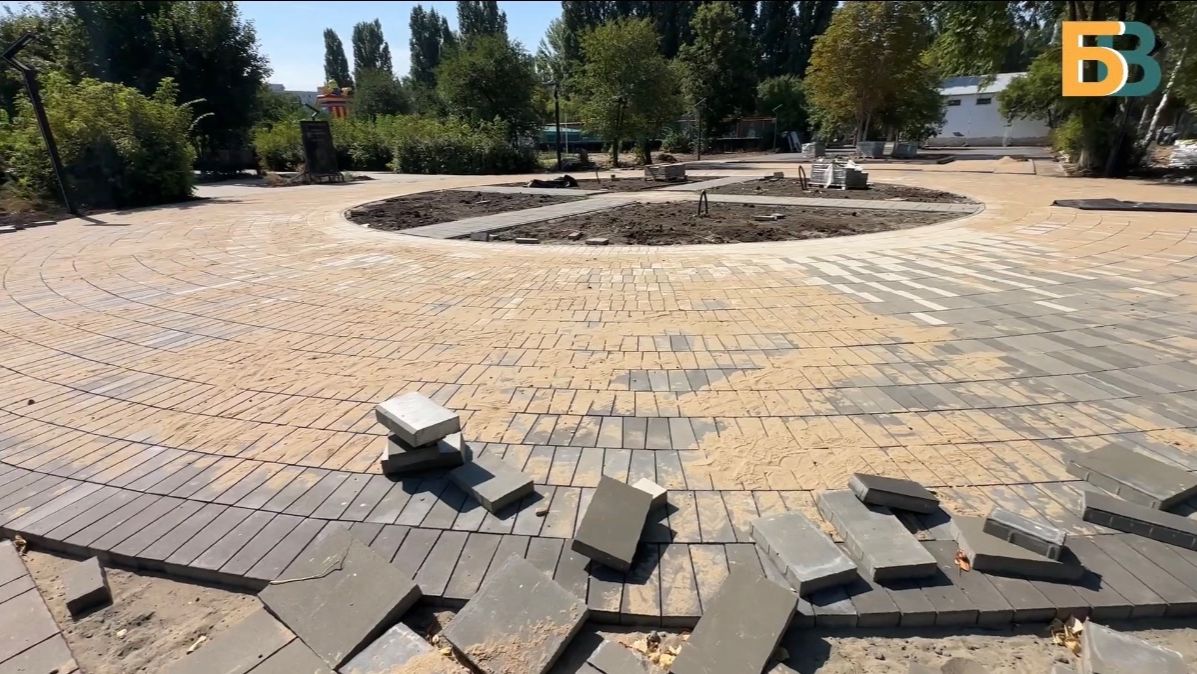 В Балакове продолжается благоустройство сквера имени Вячеслава Малярова
