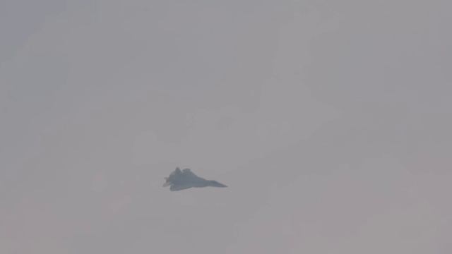Russian Sukhoi Su-57 Fifth-Generation Fighter Shows Off Thrust Vectoring At Dubai Airshow – AIN
