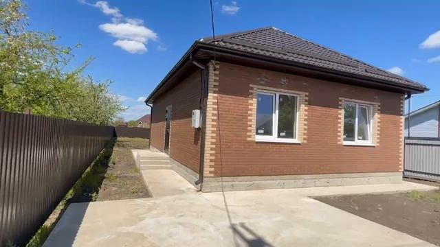 Одноэтажные дома 80 кв 
Участки по 5 соток 
Стоимость : 
Фасадный: 7.100.000
Дальний: 7.000.000
