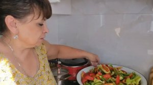 Быстрый рецепт перца в томате. Заготовки на зиму. Перерабатываю урожай. Занимаемся с внучкой в саду.