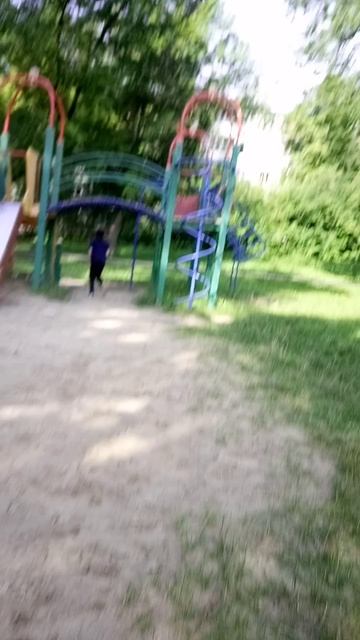 слышно вертолёт