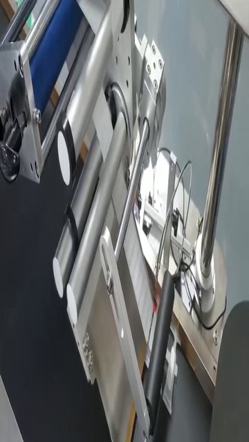 Ампулы в кассетах / Пластиковые ампулы в ленте Машина для прикрепления этикеток