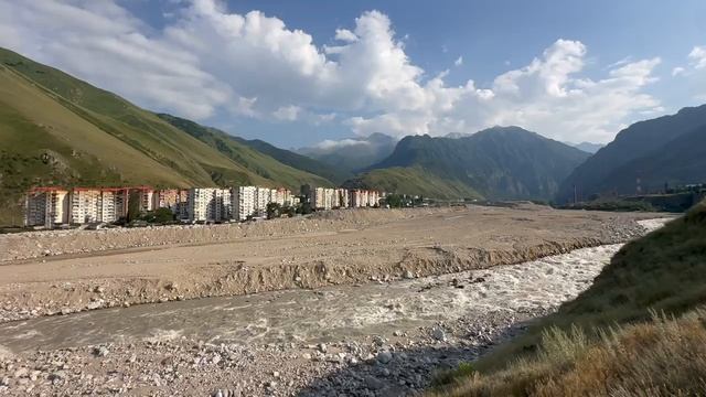 Вид на город Тырныауз. Самый высокогорный город России. Высота 1300 метров