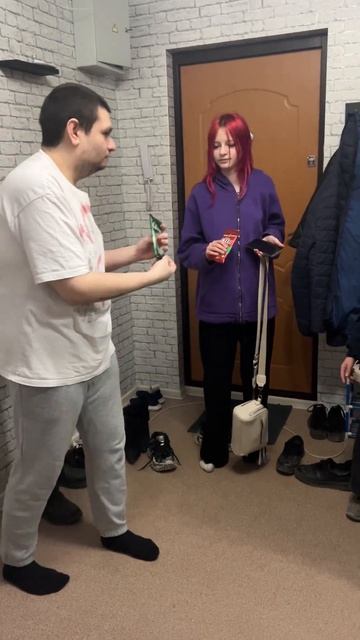 щедрый свин😂😂😂😂😂😂