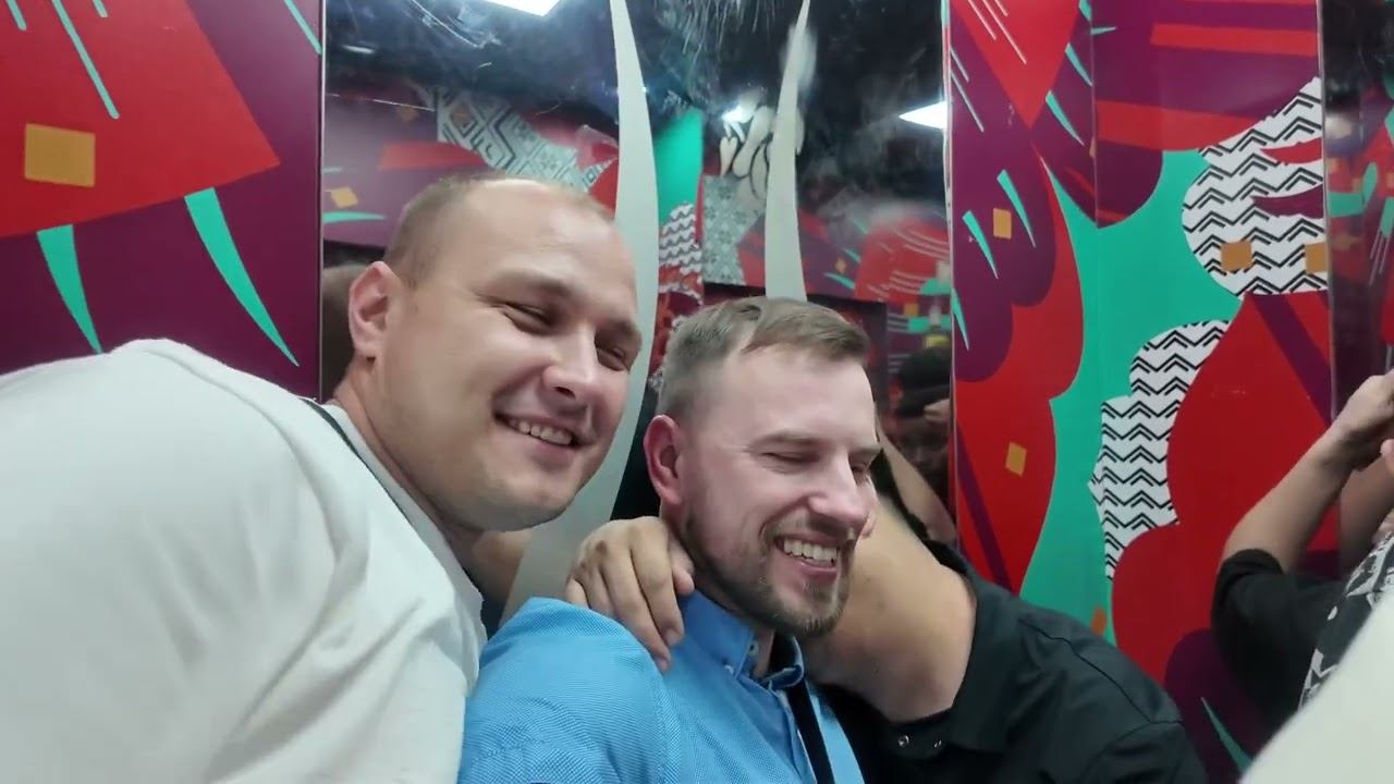 Один фильм о поездке по Китаю: города, улицы, еда, дорога.