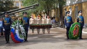 Торжественный митинг по случаю Дня образования Воздушно-десантных сил России в парке Дома офицеров