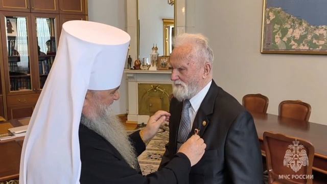 Ветеран пожарной охраны Леонид Исаченко отмечен почетным знаком Санкт-Петербургской митрополии