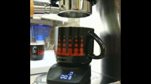 Пролив на бездоном  холдере (рожке) кофеварка DeLonghi Dedica EC 685. (дополнение)