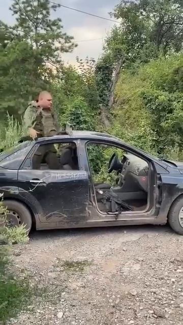 😎 Минута расслабона у наших бойцов  Даже среди непростых фронтовых будней нужно иногда выдохнуть, у