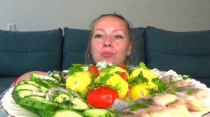 Мукбанг от Яны наивкуснейший Картошка вареная с селедкой, луком и зеленью. Ням. Еда вкуснота