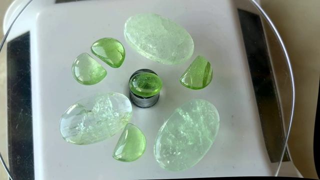 Комплект кабошонов берилла и хризолита