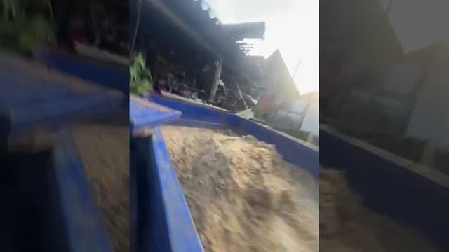 Эй скрипом проходят паркур