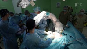 Столичные хирурги заменили тазобедренный сустав пациентки с помощью робота.