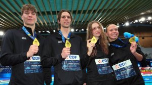 Российские пловцы вернулись с 19 медалями с чемпионата Европы в Париже