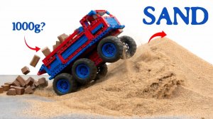 Слишком тяжелый?! Машинка LEGO Technic взбирается на крутой песчаный холм с огромным грузом