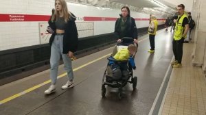 Станция метро Пушкинская интерьер пассажиры, поезда Ленинград (Санкт-Петербург)