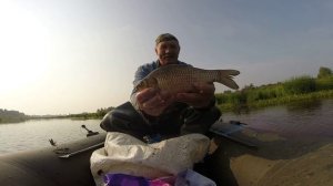 Рыбалка на заросшем озере.
