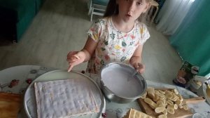 Света Дельфинчик и торт для папы