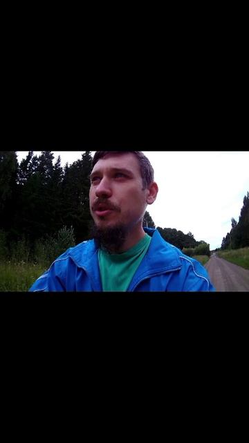 На велосипеде возле деревни