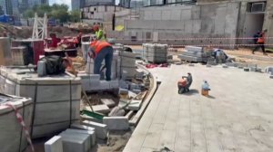 Компания Мосблаго ведет работы, по укладке брусчатки,плитки ,гранитного бордюрного камня.