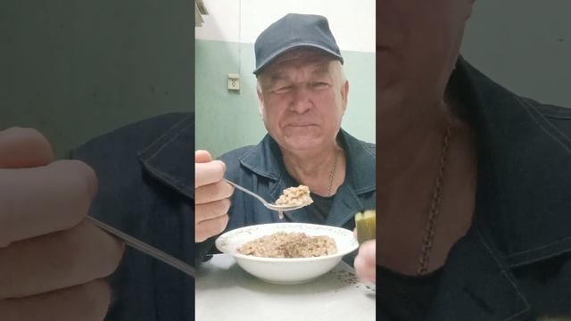 На ужин варенец и каша перловая с говядиной. Приятного всем аппетита.