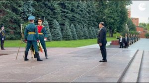 Президент Мьянмы Мин Аун Хлайн возложил венок к Могиле Неизвестного Солдата в Москве.