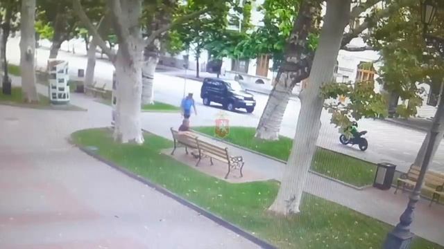 Севастопольские полицейские задержали приезжего мужчину за кражу денег и пауэрбанка