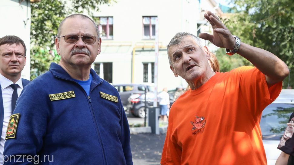 Олег Мельниченко обсудил с жителями домов на улице Кирова комплексное благоустройство двора