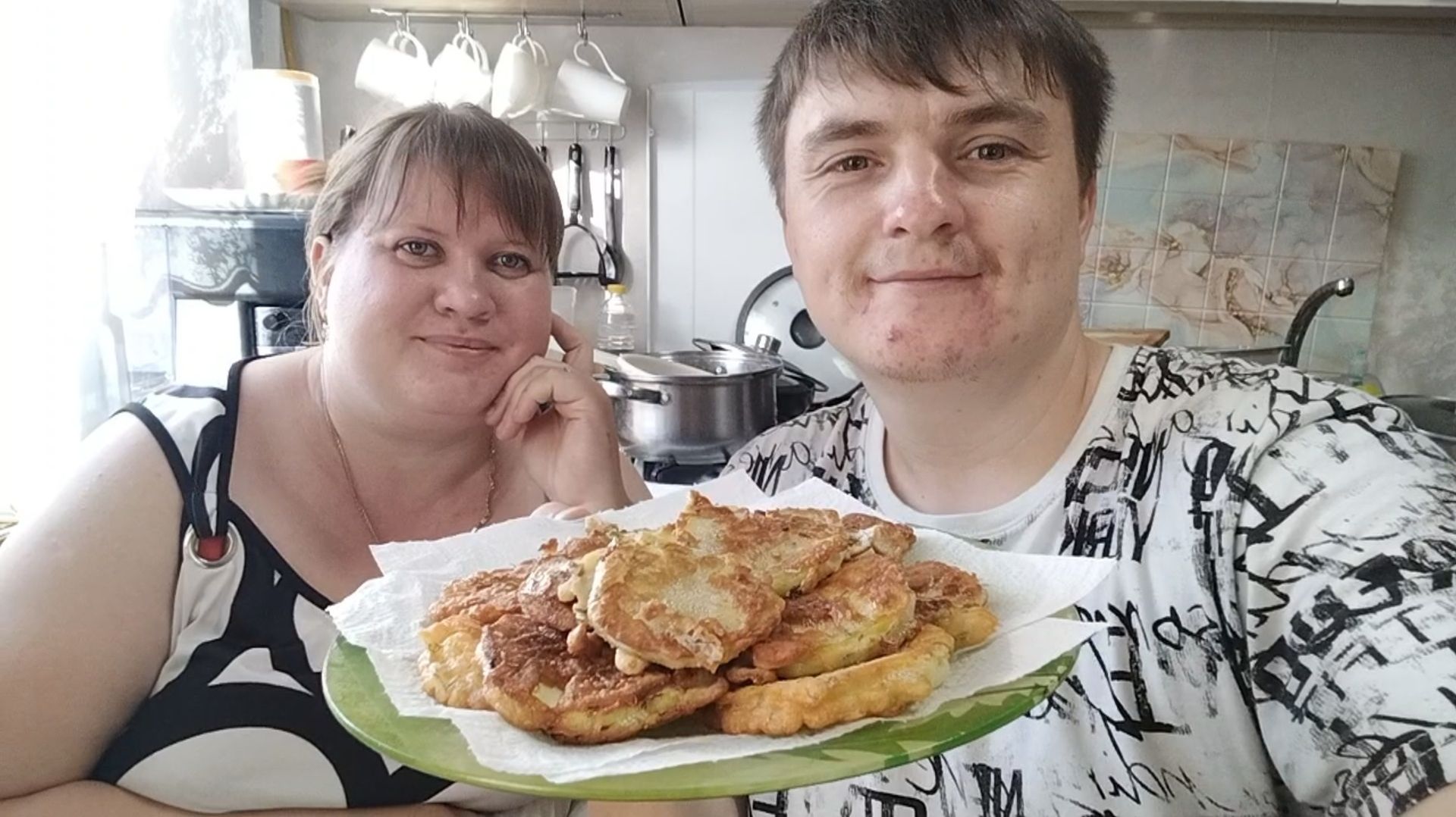 ПРИГОТОВИЛ ВКУСНЕЙШИЕ КАБАЧКИ В КЛЯРЕ / ПОВЕСИЛ НА КУХНЮ НОВЫЙ КАРНИЗ