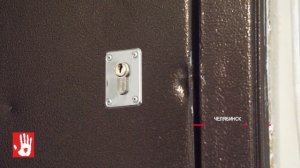 Мужчине, которого сосед ударил ножом в лицо, пришлось уехать из опасного дома