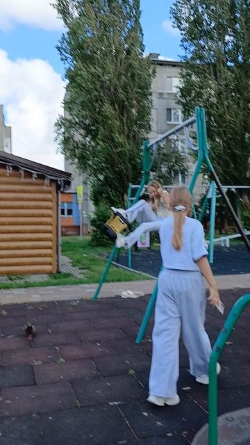 👽