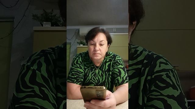 Урожай не велик,но есть 😁Лёша замолосолил помидоры 🍅