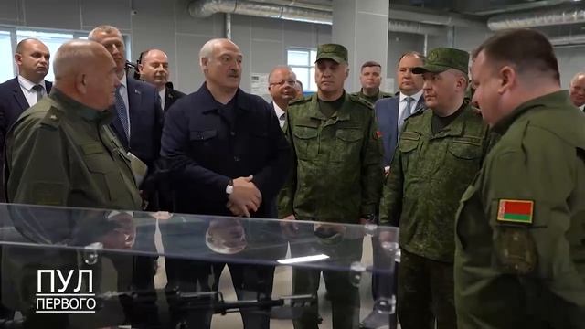 Лукашенко подарили новейший белорусский автомат